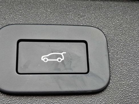 Used 2023 Land Rover Discovery Sport SE image 29