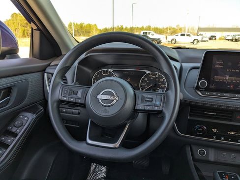 Used 2023 Nissan Rogue SV image 26