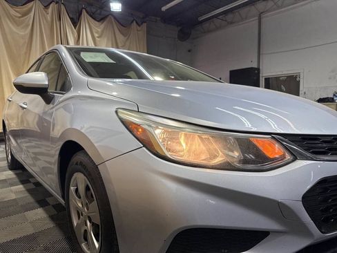 Used 2017 Chevrolet Cruze LS FWD image 8