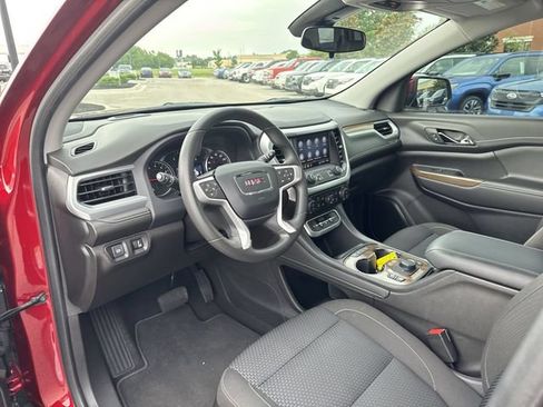 Used 2023 GMC Acadia SLE w/ Driver Convenience Package FWD image 10