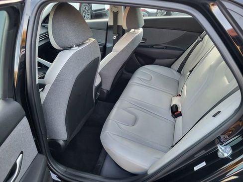 Used 2025 Hyundai Elantra Limited image 14