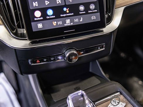 Used 2025 Volvo XC90 B6 Plus image 29