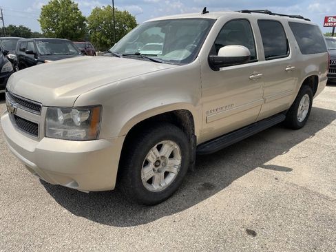 Used 2009 Chevrolet Suburban LT w/ Luxury Package AWD/4WD image 4