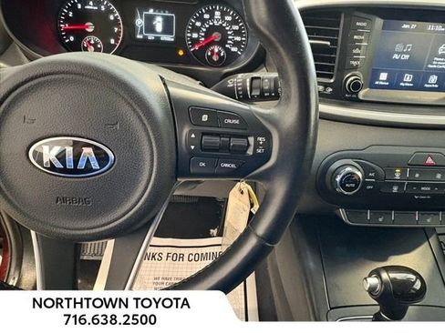 Used 2018 Kia Sorento LX image 11