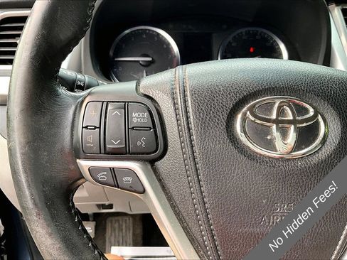 Used 2014 Toyota Highlander XLE AWD/4WD image 16