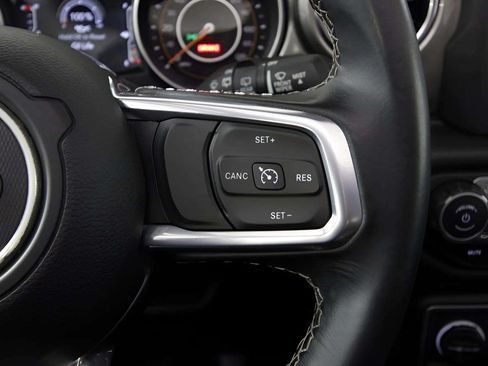 Used 2021 Jeep Wrangler Unlimited Sahara AWD/4WD image 26