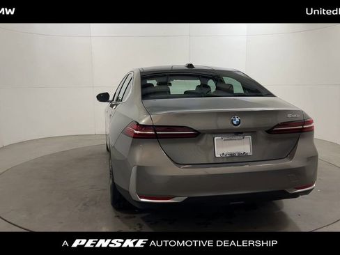 Used 2025 BMW 530i w/ Premium Package image 7