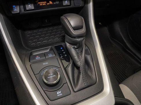 Used 2022 Toyota RAV4 XLE image 18