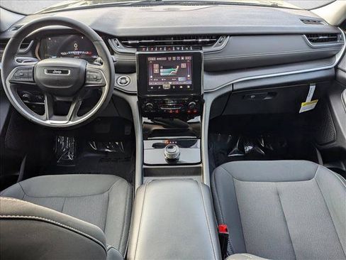 Used 2023 Jeep Grand Cherokee Laredo w/ Luxury Tech Group I AWD/4WD image 19