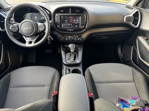 Certified 2023 Kia Soul LX w/ LX Technology Package FWD image 15
