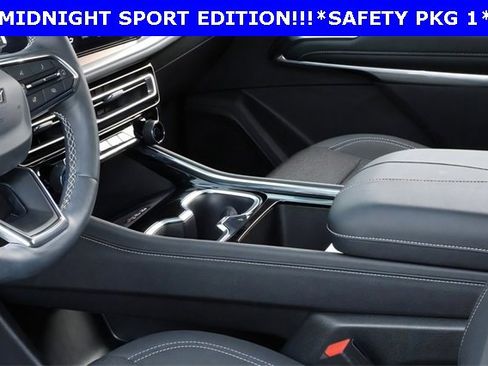 Used 2026 Chevrolet Traverse LT w/ Midnight/Sport Edition image 16