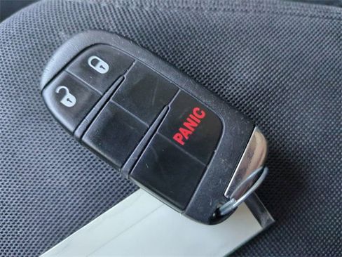 Used 2020 Jeep Renegade Latitude w/ Popular Equipment Group image 24