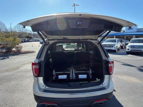 Used 2018 Ford Explorer XLT w/ Equipment Group 202A image 14