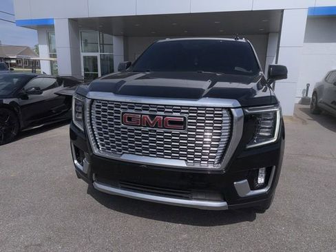 Used 2023 GMC Yukon Denali AWD/4WD image 3