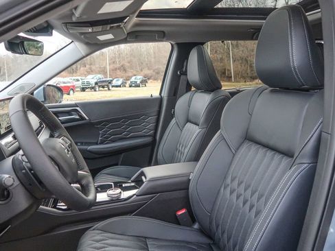 New 2026 Mitsubishi Outlander SEL FWD image 32