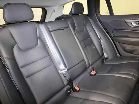 Used 2025 Volvo V60 B5 Cross Country Plus image 30