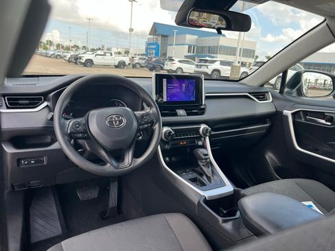Used 2024 Toyota RAV4 XLE FWD image 28
