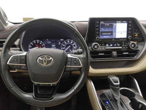 Used 2020 Toyota Highlander Limited image 22