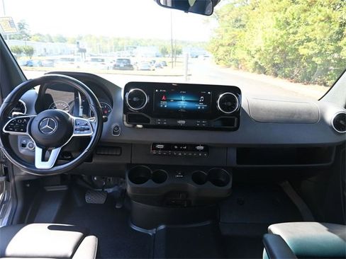 Used 2023 Mercedes-Benz Sprinter 2500 image 2