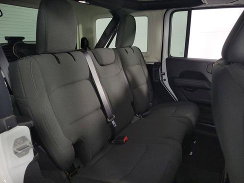 Used 2022 Jeep Wrangler Unlimited Sahara w/ Cold Weather Group image 16