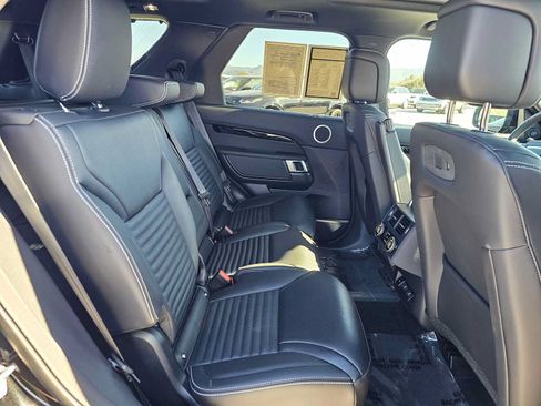 Used 2025 Land Rover Discovery S AWD/4WD image 12