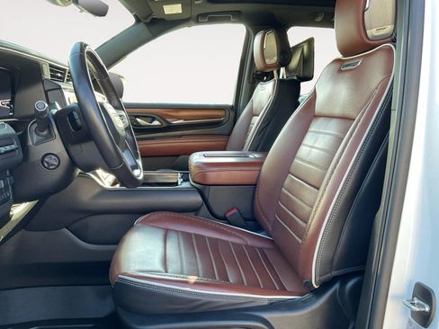 Used 2024 GMC Yukon XL Denali Ultimate w/ LPO, Floor Liner Package AWD/4WD image 9
