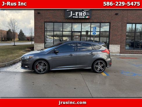 Used 2018 Ford Focus ST image 1