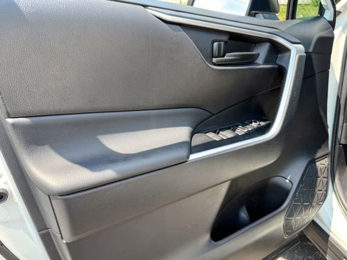 Used 2023 Toyota RAV4 LE AWD/4WD image 17