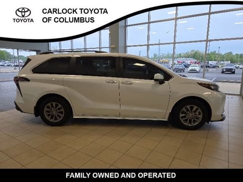 Used 2024 Toyota Sienna XLE FWD image 6