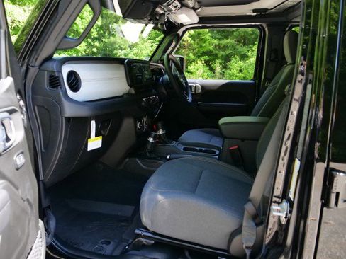 Used 2024 Jeep Wrangler Unlimited Sport w/ Convenience Group AWD/4WD image 36