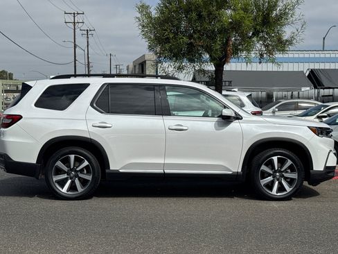 Certified 2023 Honda Pilot Touring image 7