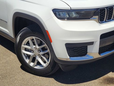 Used 2023 Jeep Grand Cherokee L Laredo AWD/4WD image 2