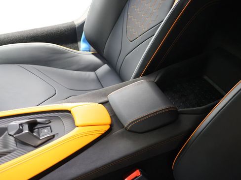Used 2025 Lamborghini Revuelto AWD/4WD image 31