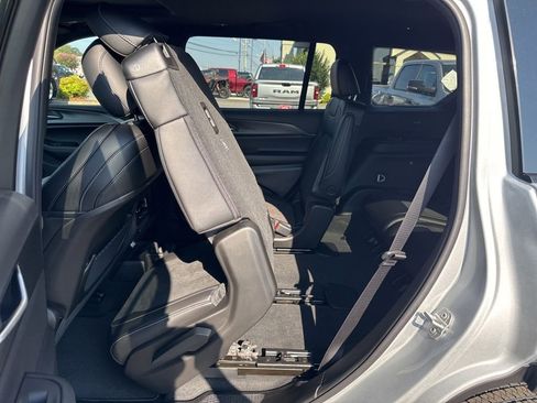 New 2025 Jeep Grand Cherokee L Altitude image 23