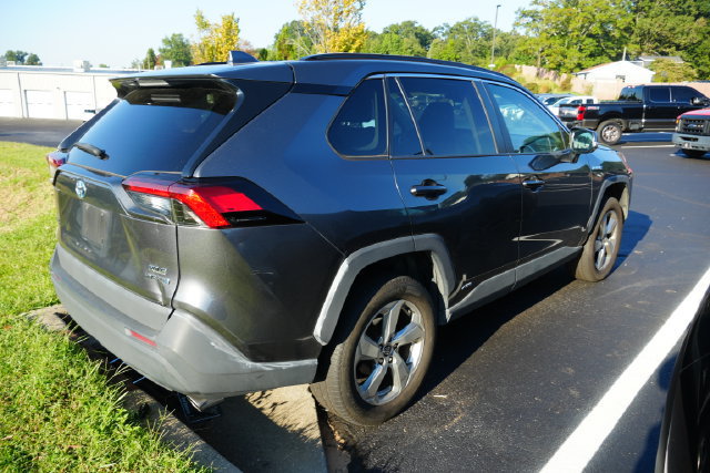 Used 2021 Toyota RAV4 XLE Premium AWD/4WD image 21
