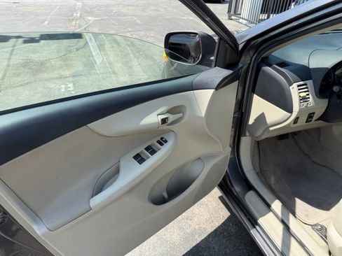 Used 2012 Toyota Corolla L FWD image 13