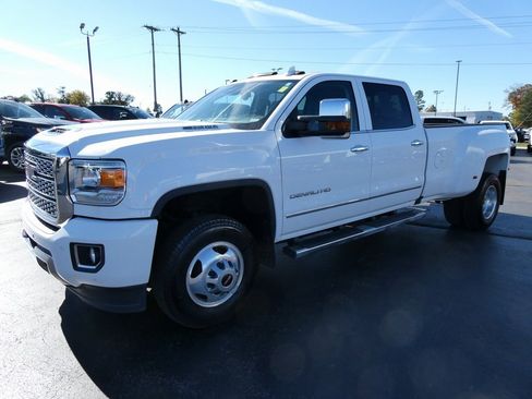Used 2018 GMC Sierra 3500 Denali w/ Duramax Plus Package image 9