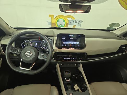 Used 2023 Nissan Rogue SL w/ SL Premium Package image 13