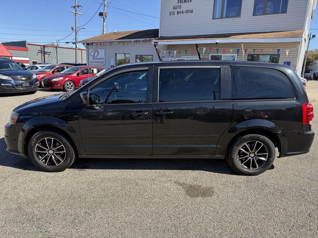Used 2015 Dodge Grand Caravan SXT w/ Blacktop Package FWD image 3
