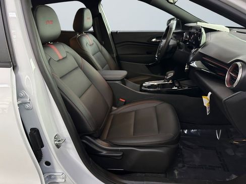 Certified 2025 Chevrolet Trax RS w/ Sunroof Package FWD image 14