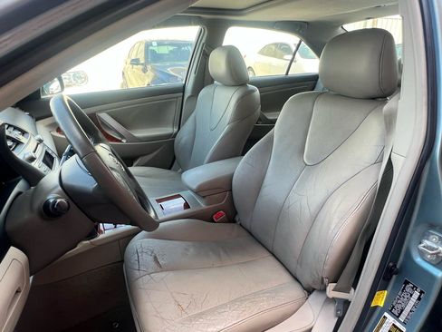 Used 2011 Toyota Camry XLE w/ XLE Extra-Value Pkg #2 FWD image 15