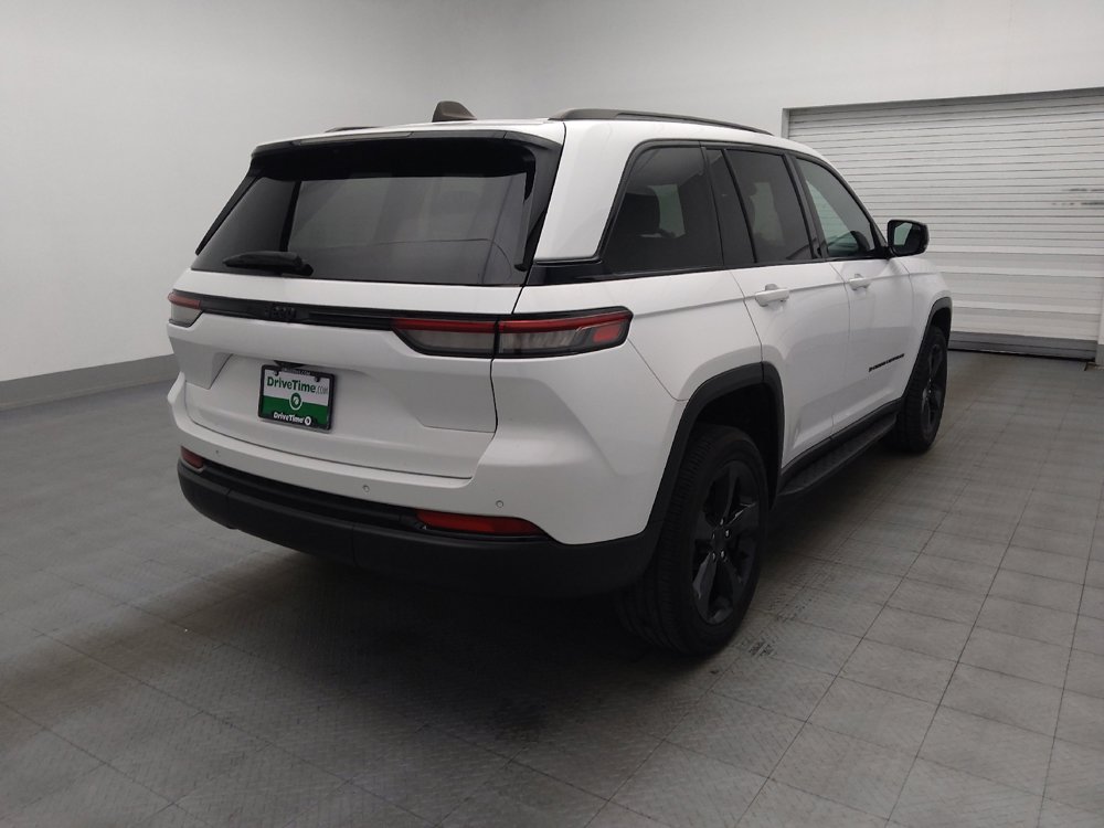 Used 2023 Jeep Grand Cherokee Altitude RWD image 9