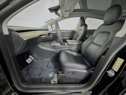 Used 2024 Tesla Model Y Performance image 12