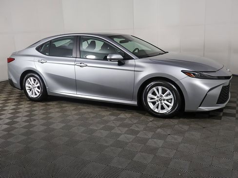 Used 2025 Toyota Camry LE image 16