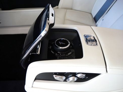 Used 2024 Rolls-Royce Phantom Extended Wheelbase w/ The Phantom Package image 29