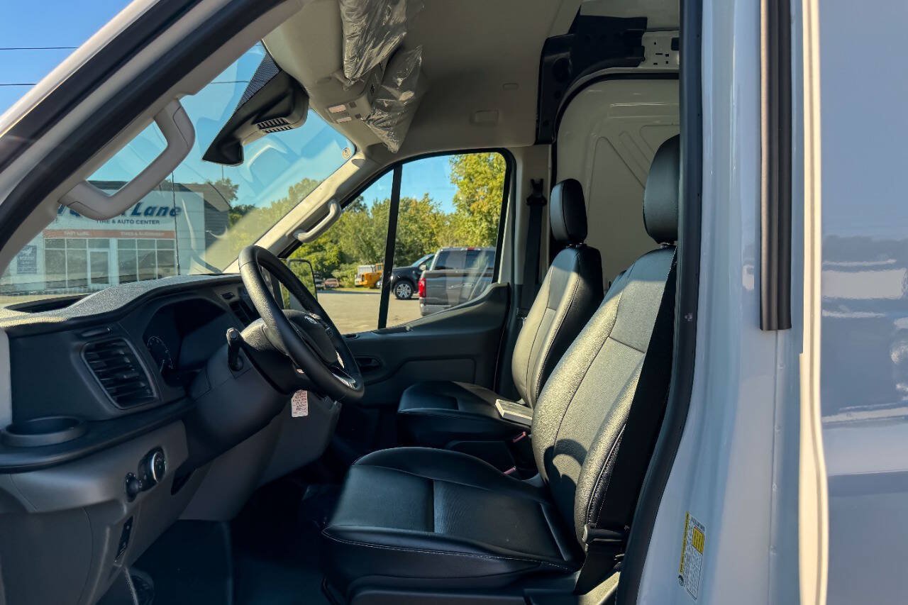 Used 2023 Ford E-Transit Medium Roof RWD image 16