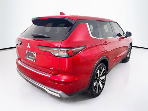 Used 2025 Mitsubishi Outlander SE image 7