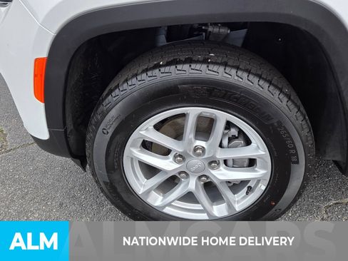 Used 2025 Jeep Grand Cherokee Laredo X w/ Luxury Tech Group I AWD/4WD image 4
