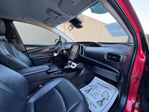 Used 2018 Toyota Prius Prime Premium FWD image 17