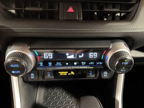 Used 2021 Toyota RAV4 XLE w/ XLE Grade Weather Package AWD/4WD image 23